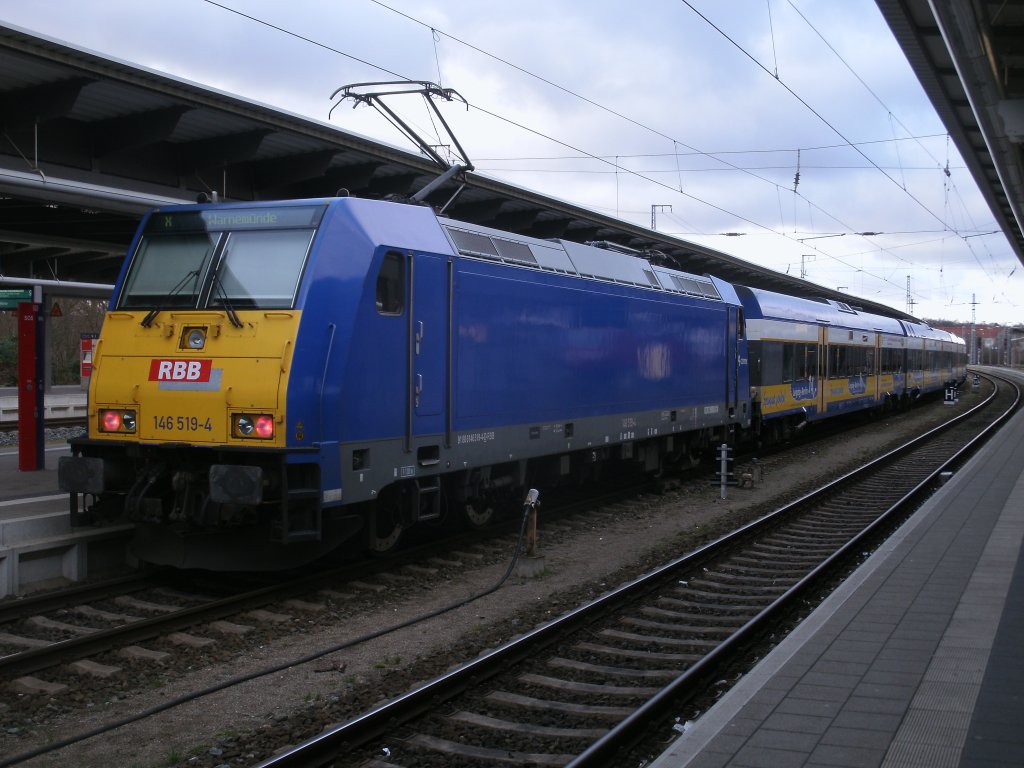 146 519,am 17.Dezember 2011,mit dem X 68903 Leipzig-Warnem�nde in Rostock.