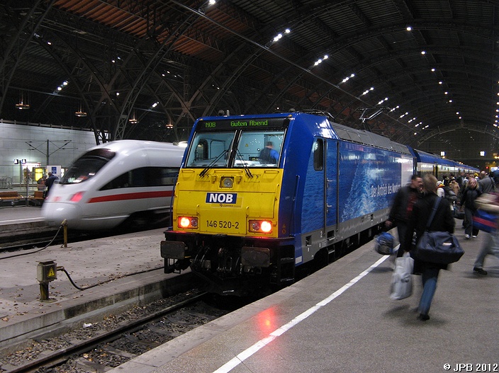 146 520-2 mit NOB nach Berlin und Abfahrt eines ICE T in Leipzig Hbf am 28.12.2006