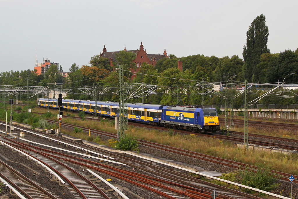 146 520 mit X 68904 am 20.08.2012 bei der Einfahrt in Berlin Sdkreuz.