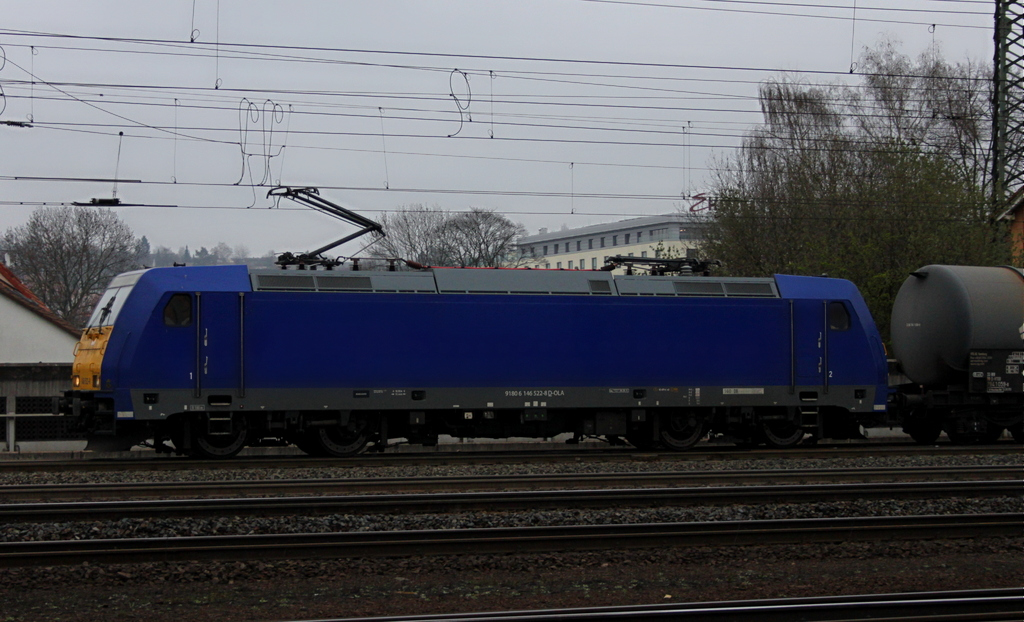 146 522-8 der OLA mit Kesselwagenzug am 06.04.12 in Fulda