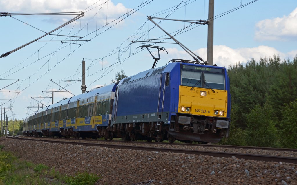 146 522 donnert am 08.07.11 mit einem Interconnex nach Leipzig auf dem Gegengleis durch Muldenstein.