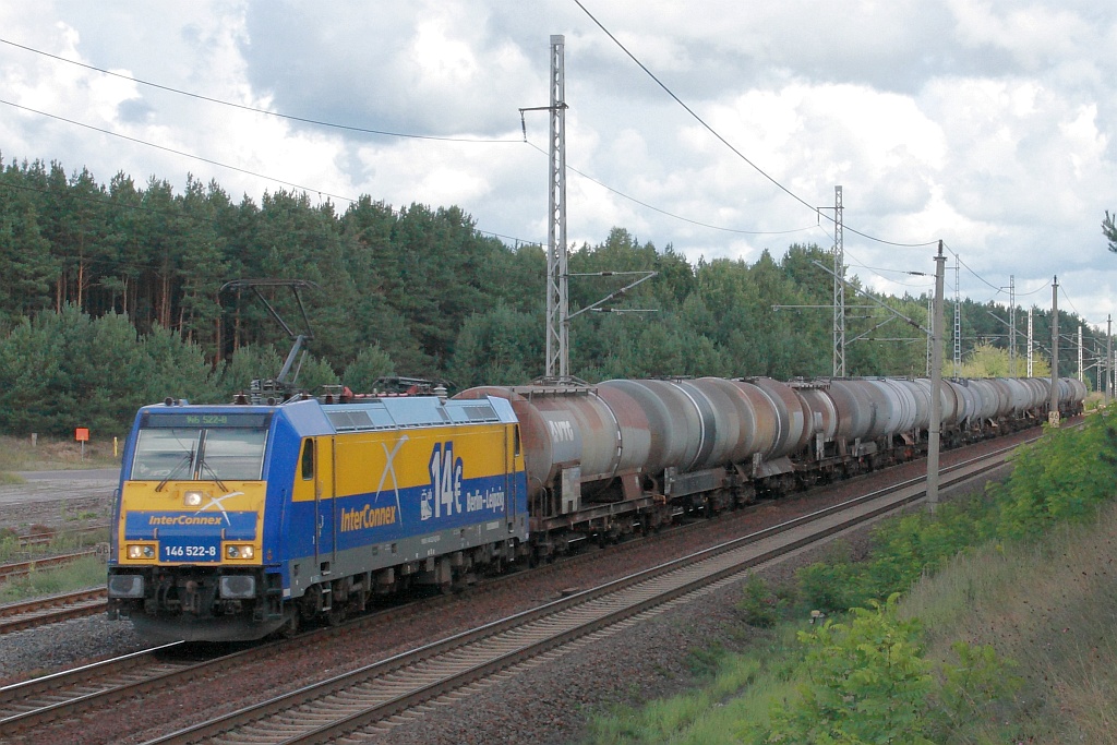 146 522 mit Kesselwagenzug Richtung Berlin, am 03.09.2010 in Eberswalde