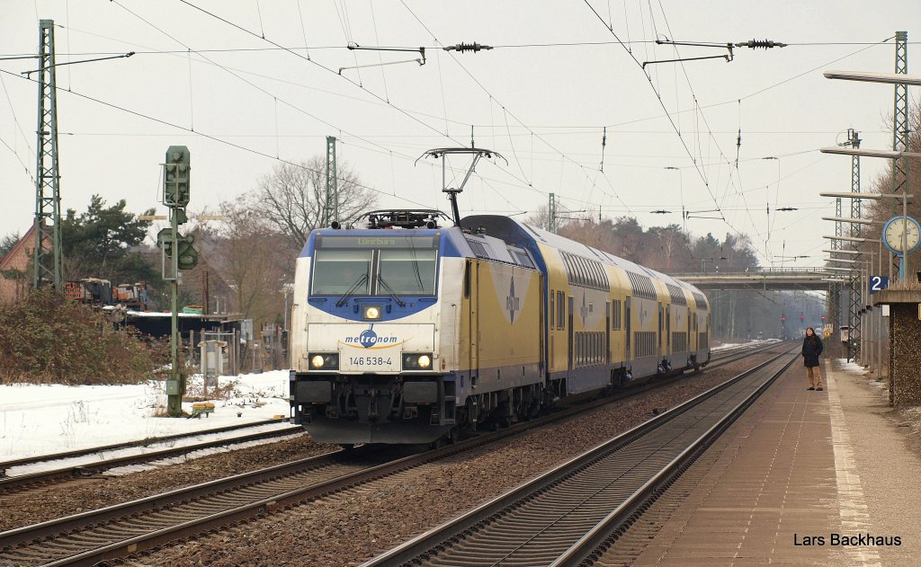 146 538-4 bringt am 20.02.10 den MEr 36519 von Hamburg-Harburg nach Lneburg. Hier ist der Zug bei der Einfahrt in Radbruch zu sehen.
