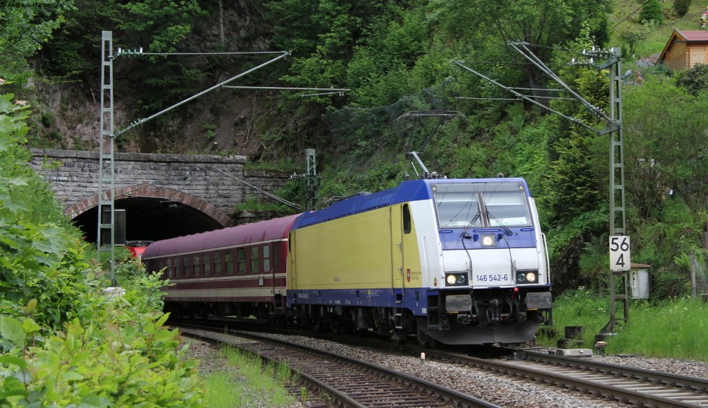 146 542-6 und 185 406-6 mit dem DbZ 93247 (St.Georgen(Schwarzw)-Triberg) Einfahrt Triberg 31.5.12
