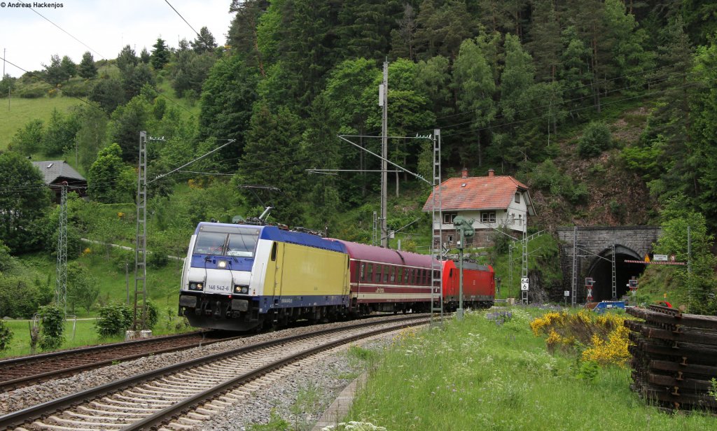 146 542-6 und 185 406-6 mit dem DbZ 92877 (St.Georgen(Schwarzw)-Triberg) bei Nubach 7.6.12
