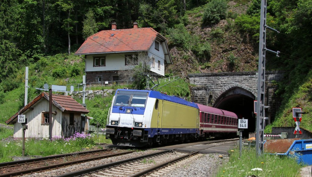 146 542-6 und 185 406-6 mit dem DbZ 92887 (St.Georgen(Schwarzw)-Triberg) bei Nubach 17.6.12 