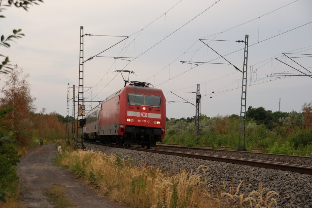 14.7.´10: BR 101 128-7 zieht EC 100 nach Hamburg-Altona in Richtung Lnen.