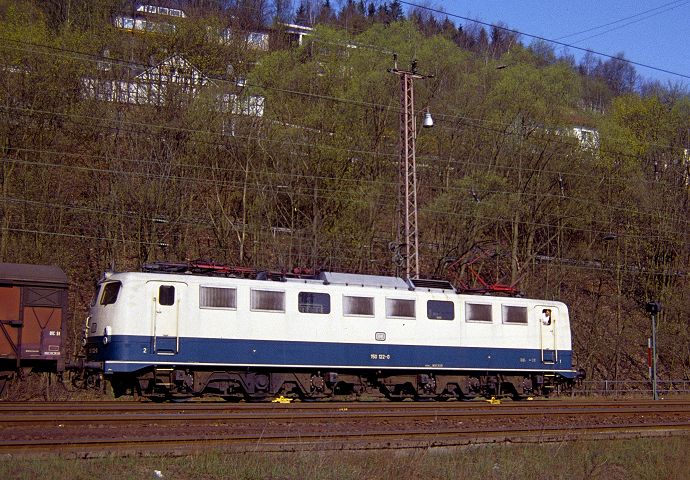 150 122 im Schiebedienst in Altenhundem am 13.04.1991.