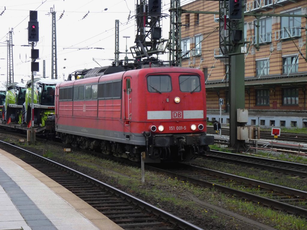 151 001-5 am 09.05.2010 in Bremen Hbf