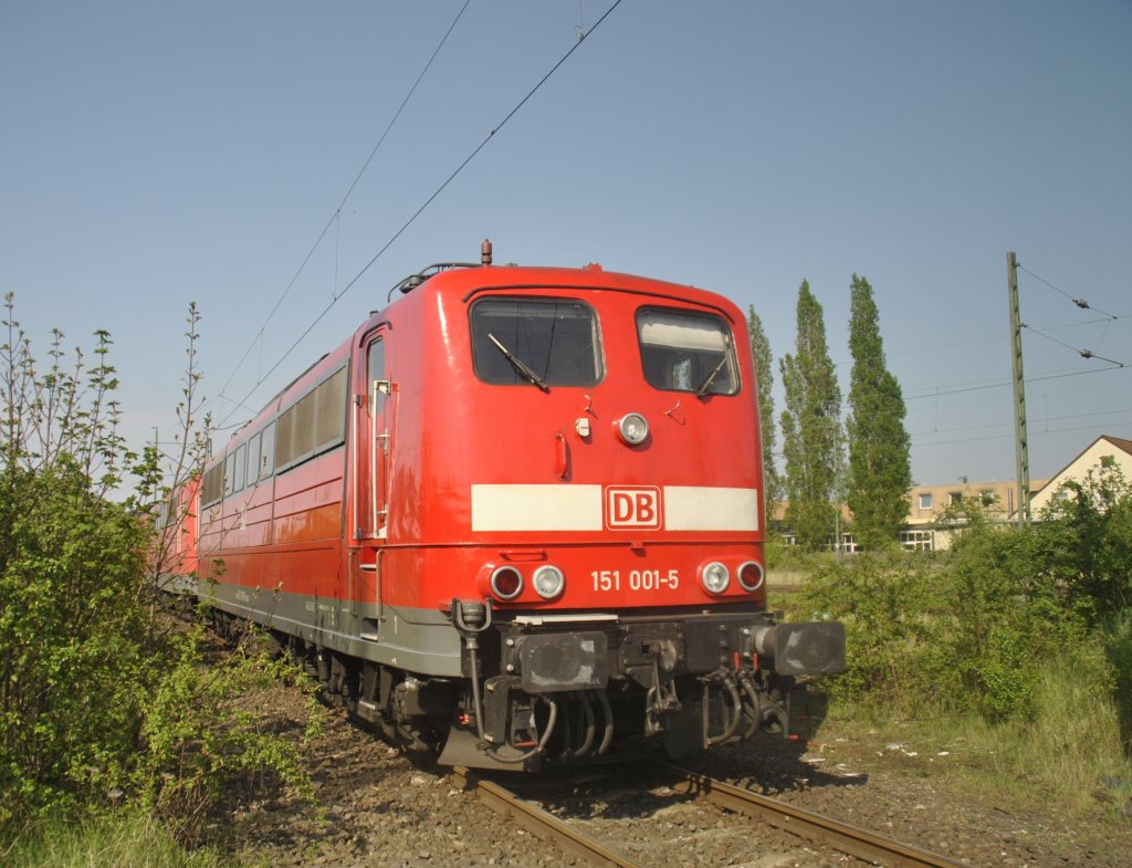 151 001-5 im Ehemaligen Bw Lehrte, am 01.05.2012. Fotostelle von der Strae erreichbar.