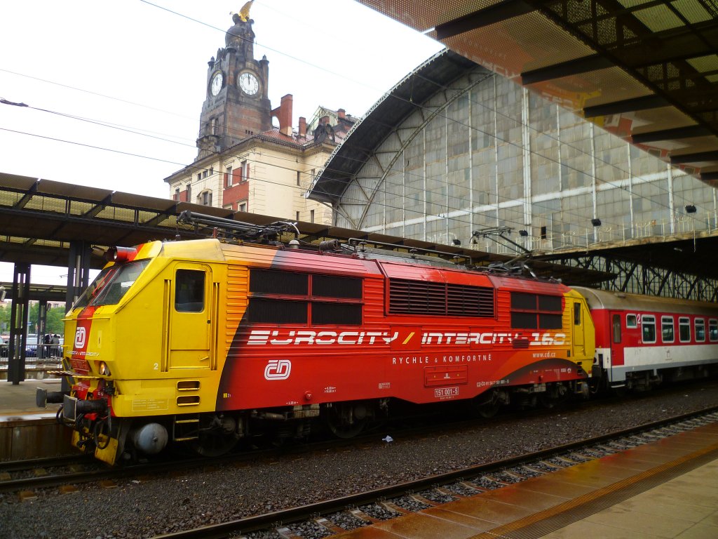 151 001-5 stand am 01.06.13 in Praha hl.n.