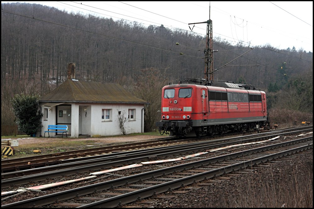 151 003 (9180 6151 003-1 D-DB) wartet in Laufach auf neue Aufgaben... (14.03.2010)