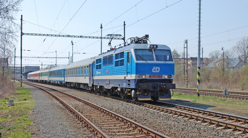 151 007-2 ČD mit Expresszug Ex 231 „Kysuca“ Ostrava hl.n./Ostrau Hbf. – O.-Svinov/O.-Schnbrunn – O.-Vtkovice/O.-Witkowitz (13:55)* – Česk Těn/Teschen – Třinec/Trzynietz – Čadca (SK) – ilina/Sillein; 18.04.2012 