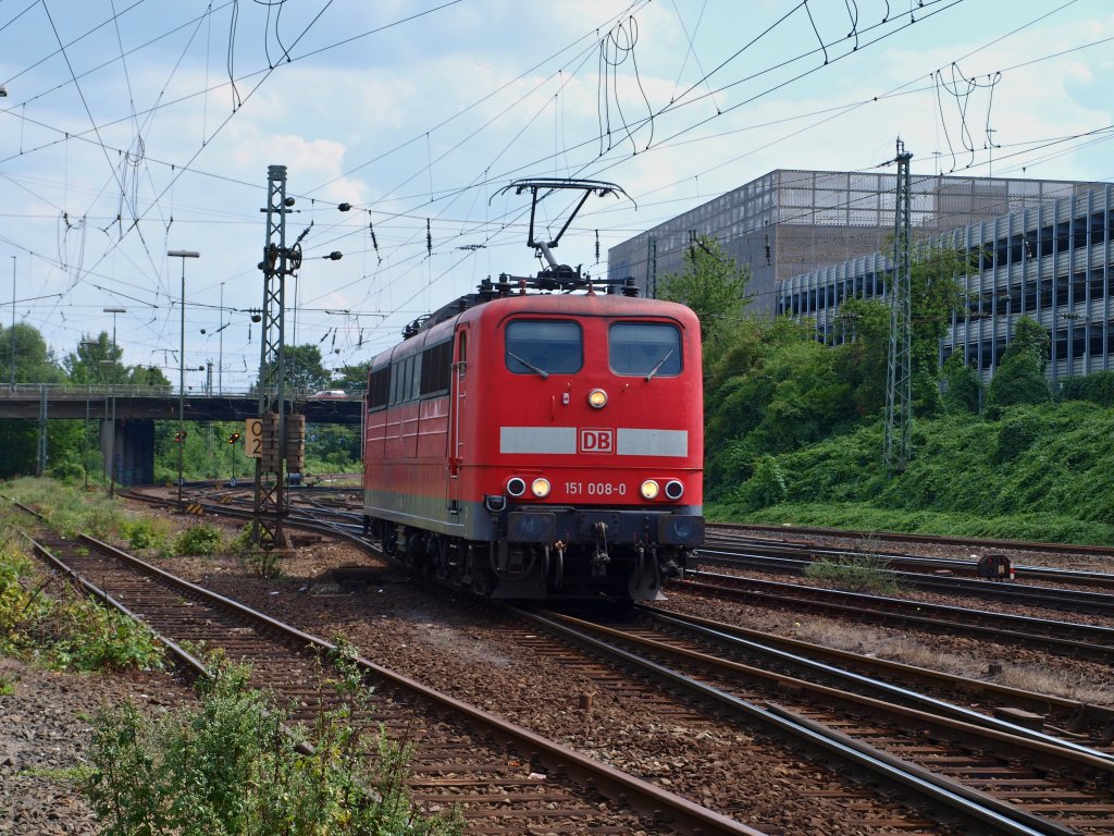 151 008-0 rangiert am 06.08.2010 in Aachen West.