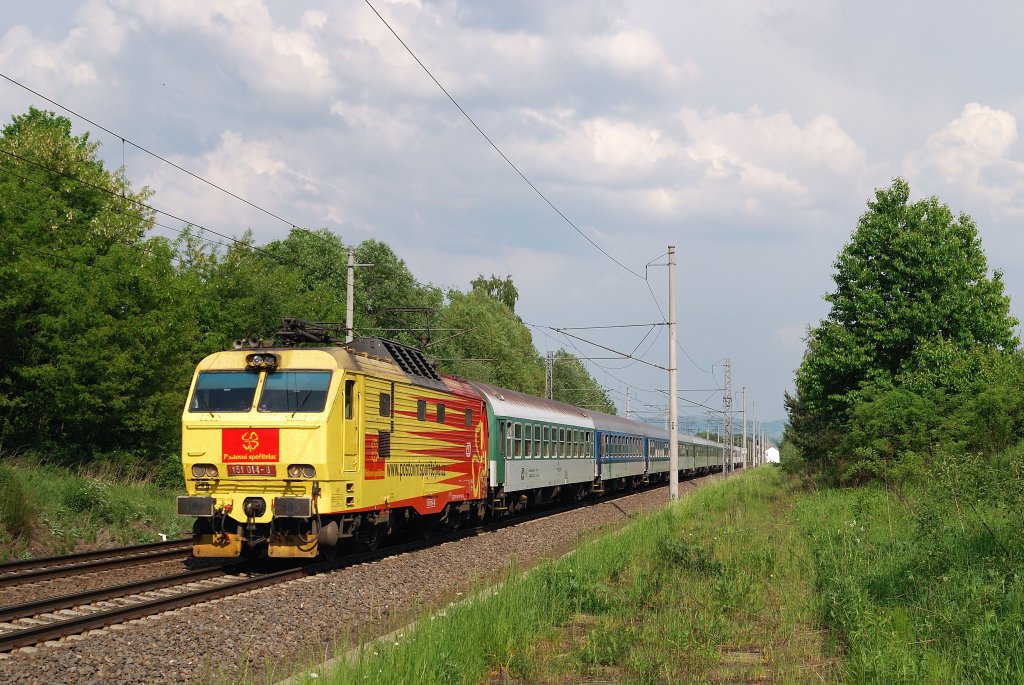 151 014 mit IC 1014 bei Polom (22.05.2011)