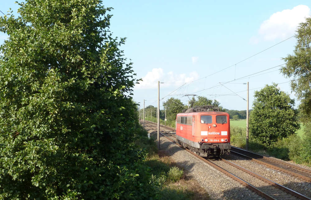 151 018-9 fuhr am 30.08.2012 als Lokzug von Emden nach Drpen, hier sdlich von Ihrhove.