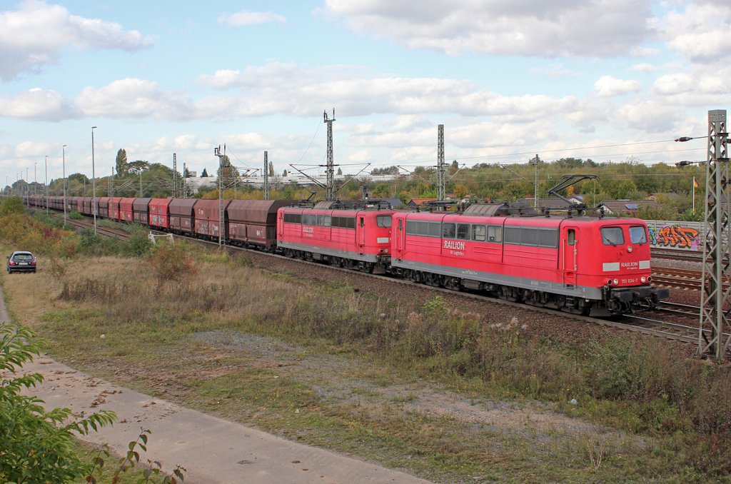 151 024-7 und 151 163-3 bei Porz(Rhein) am 15.10.2012