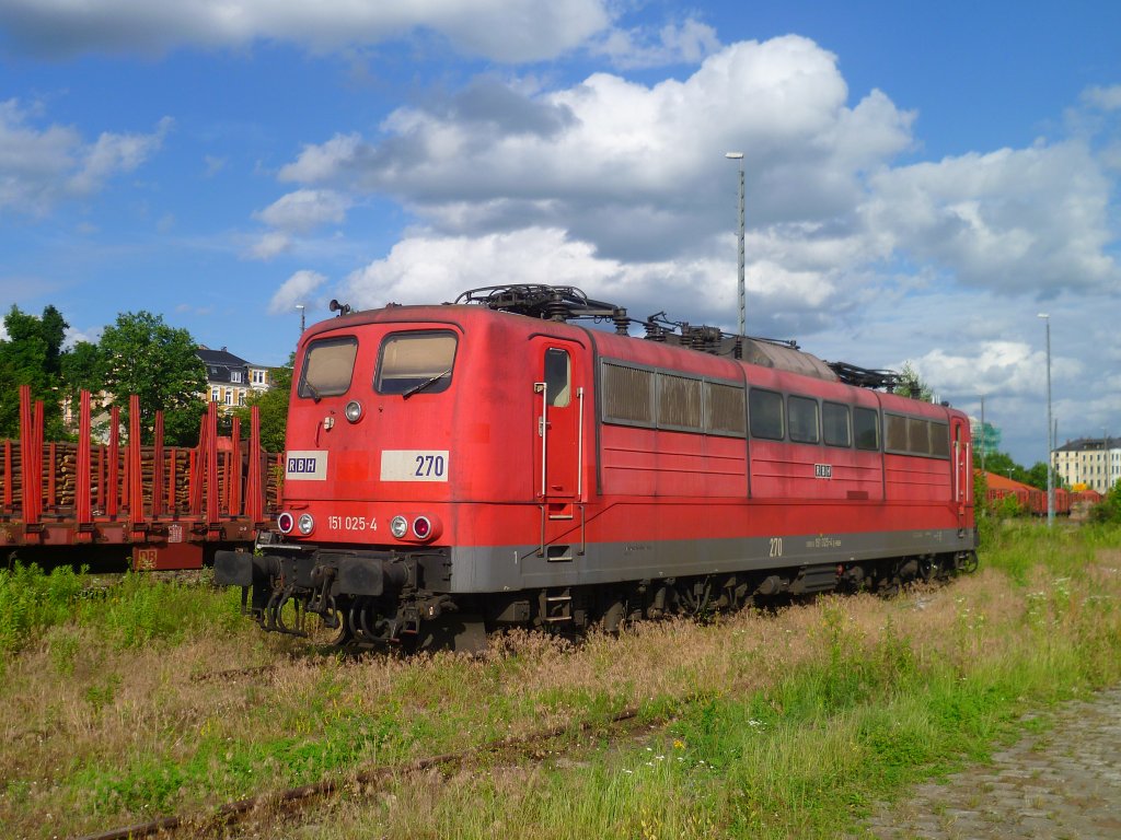 151 025-4 der RBH stand am 30.06.13 in Plauen/V. oberer Bahnhof.