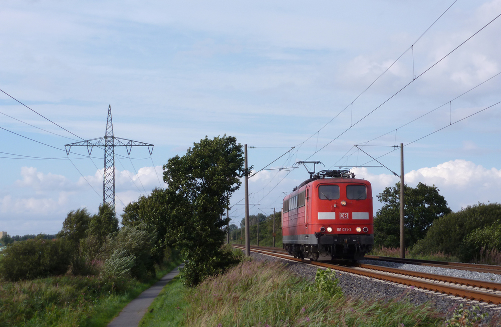 151 031-2 fuhr am 22.08.2012 als Lokzug von Emden nach Drpen, hier sdlich von Leer.
