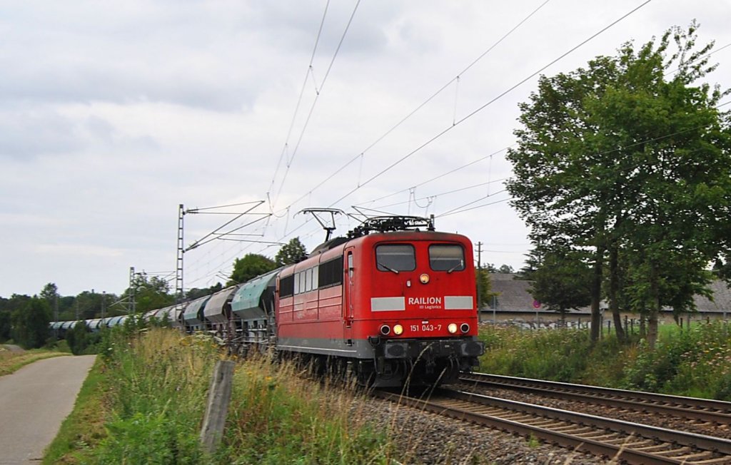 151 043 mit GZ in Richtung Aachen am 5.8.11 vor (B� Km 21,023 ) �bach - Palenberg / Rimburg