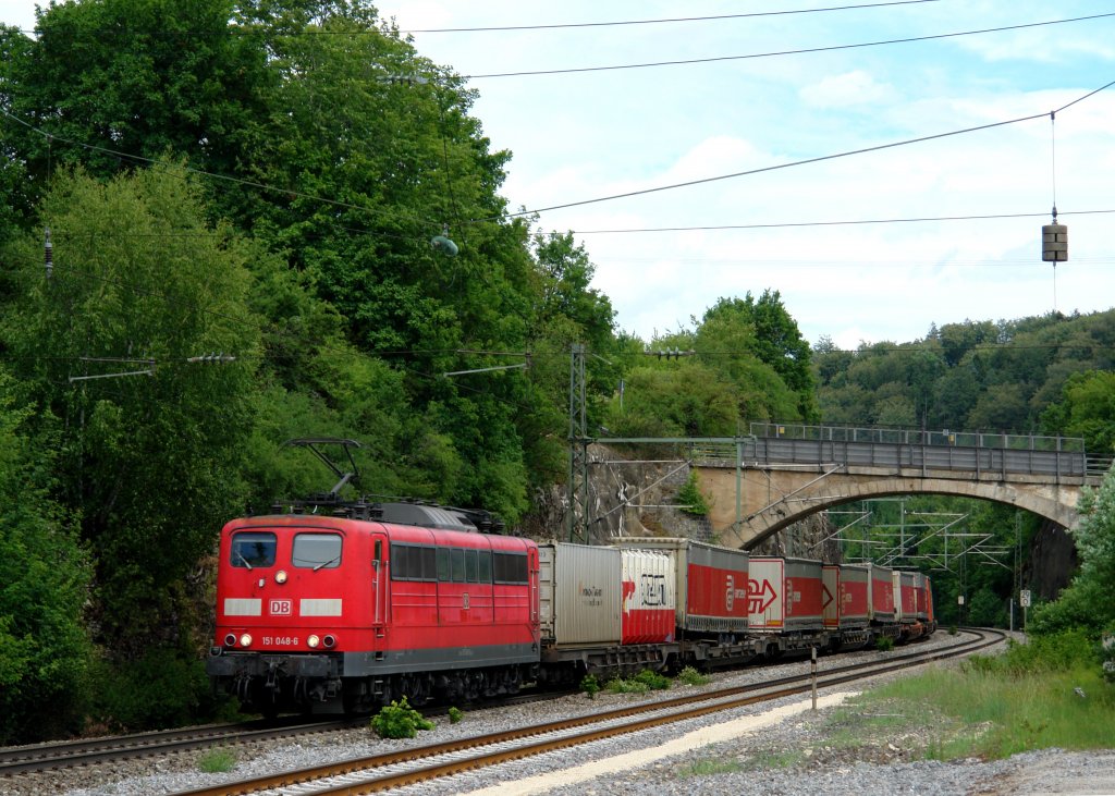 151 048 mit einem KLV am 21.06.2011 bei Mhren.