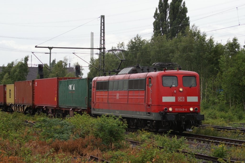 151 049-4 mit einem Containerzug in Hamburg Unterelbe am 09.07.2009