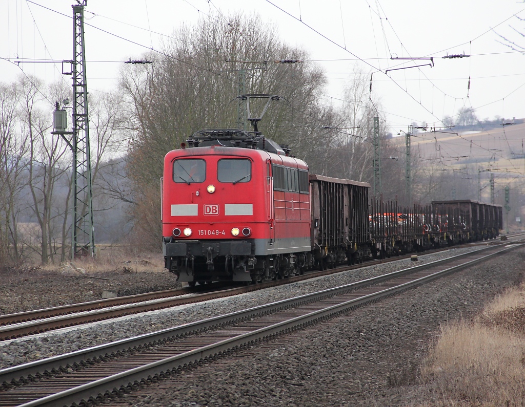 151 049-4 mit Kurzzug in Richtung Norden. Aufgenommen kurz vor Eschwege West am 21.02.2012.