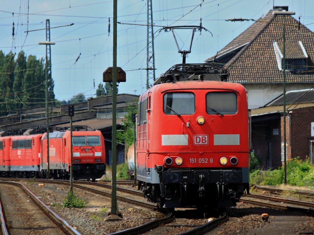 151 052-8 rollt am 01.07.2012 aus der Abstellgruppe von Aachen West