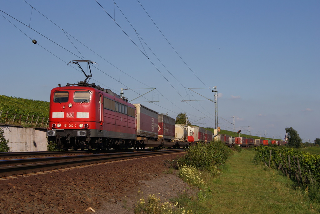 151 062-7 mit dem  arcese  in Erbach (Rheingau) am 03.09.2011