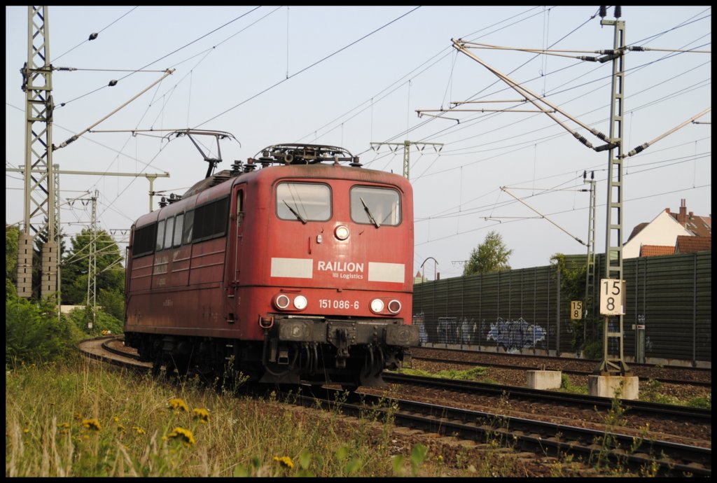 151 068-6, fhrt am 07.08.2010 Solo durch Lehrte.