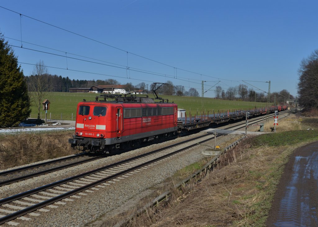151 069 mit einem Gterzug am 05.03.2013 am B Vogl.
