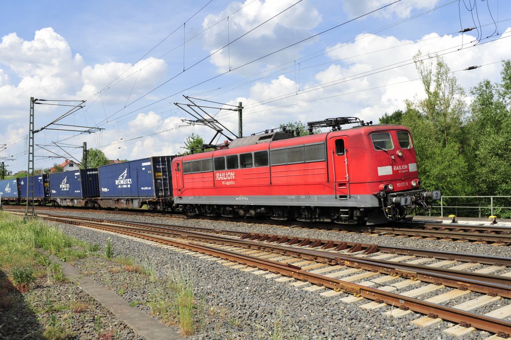 151 071-8 der Railion auf dem Weg nach Sden. Aufgenommen in Hnfeld, nrdliche Bahnhofseinfahrt.