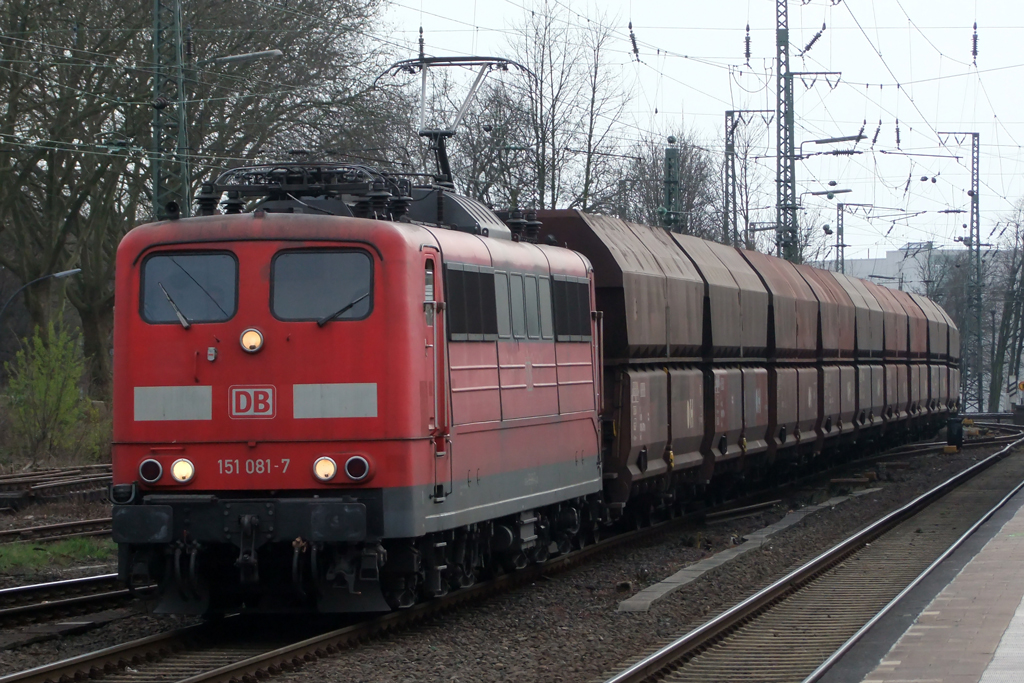151 081-7 bei der Durchfahrt in Recklinghausen 30.3.2011