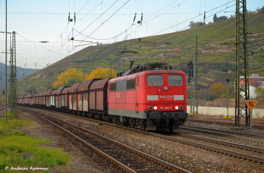 151 082 bei der Durchfahrt Esslingen am Neckar nach Plochingen/Altbach EnBW Kohlekraftwerk. (28.10.2011)