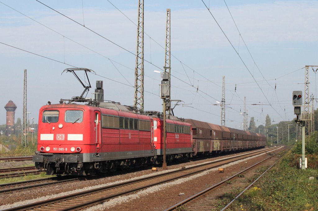 151 084 + 151 xxx mit Kohlezug am 3.10.11 in Duisburg-Bissingheim