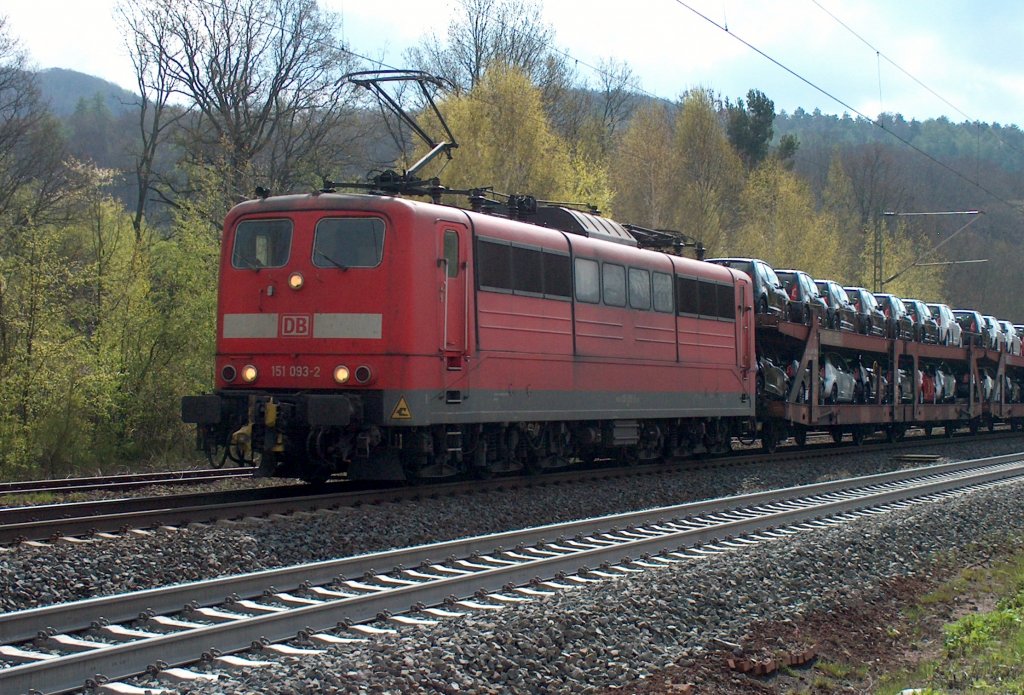 151 093-2 am 26.04.12 mit einen Autozug in Vollmerz