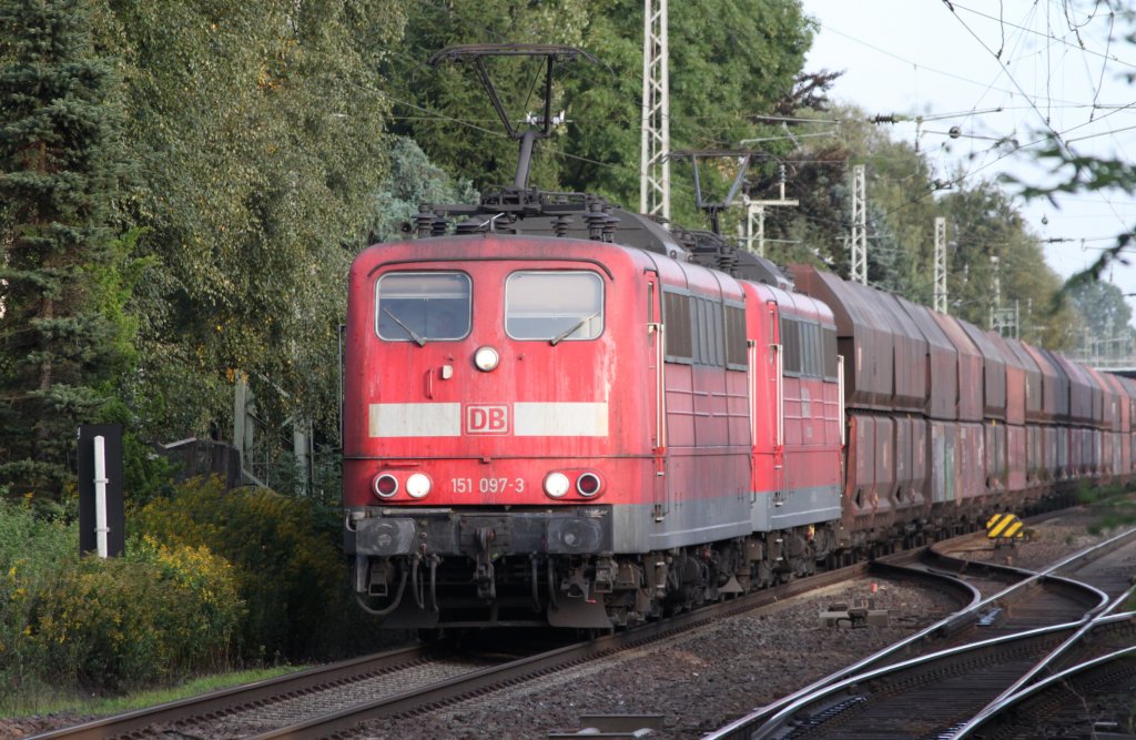 151 097-3 & 151 165-8 in Doppeltraktion Durchfahrt in Bremen-Mahndorf am 22.0910