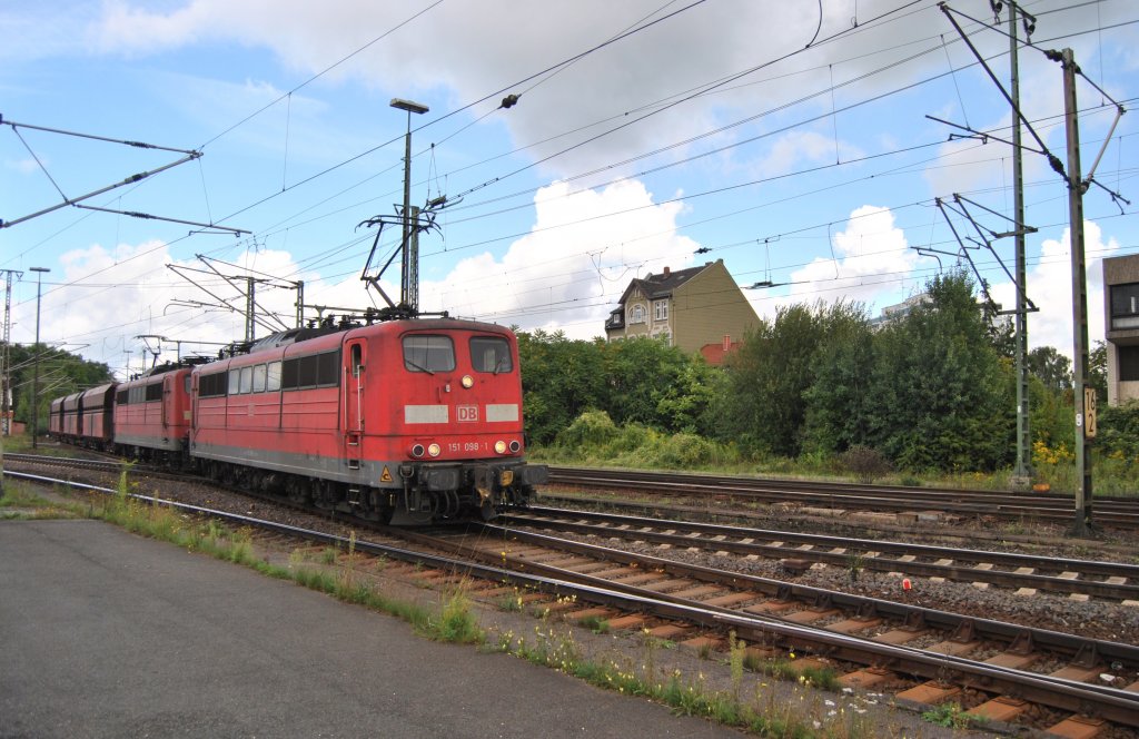 151 098-1 und 151 xxx, in Lehrte am 29.08.10