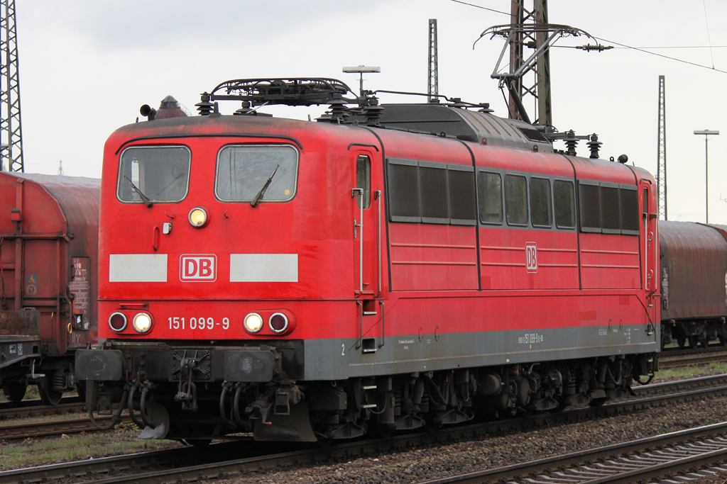 151 099 am 10.4.12 Lz in Duisburg-Bissingheim.