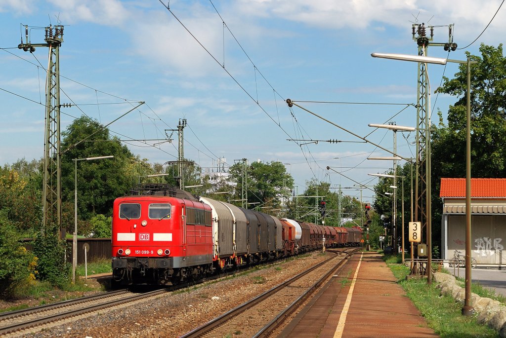 151 099 mit Gterzug in Regensburg-Prfening (28.08.2012)