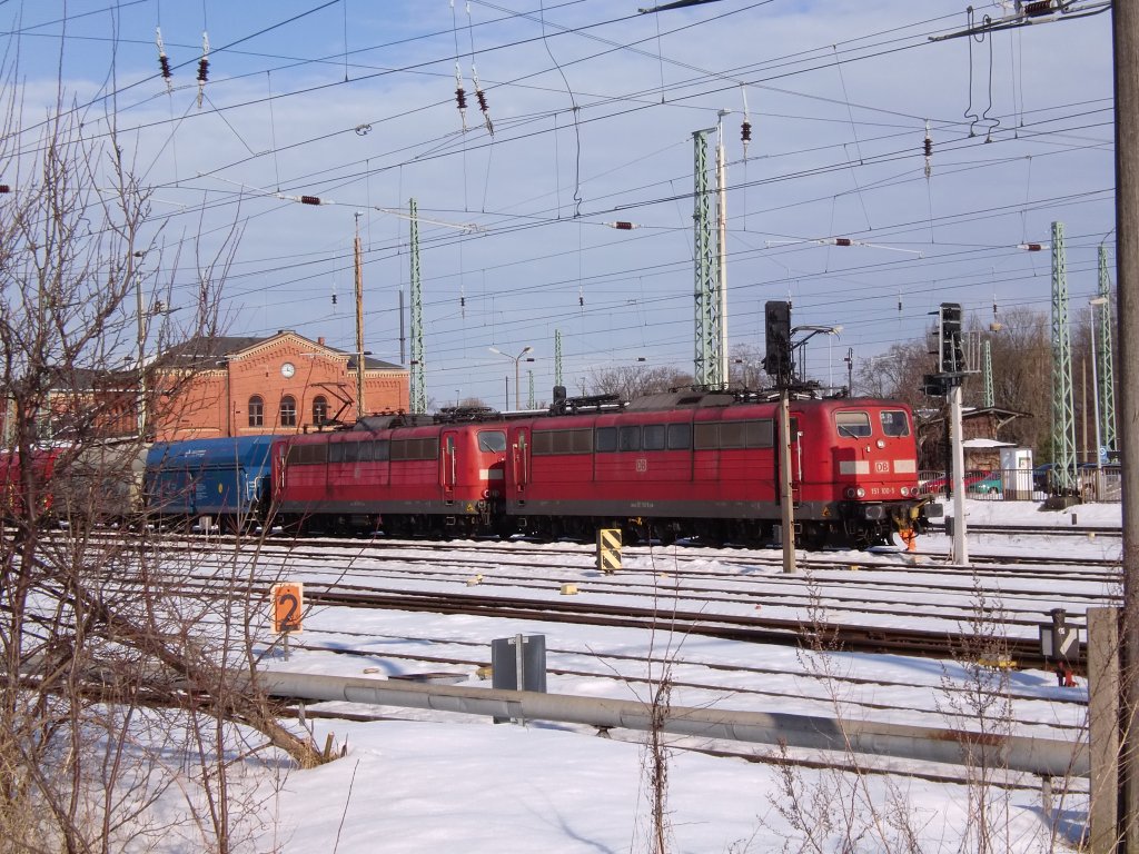 151 100 und 151 118 am 22.02.10 im Bahnhof Guben