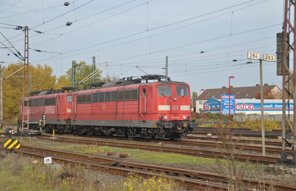 151 102-1, steht noch am 30.11.2010 in Ex-BW Lehrte abgestellt, um dann spter nach Peine zufahren.