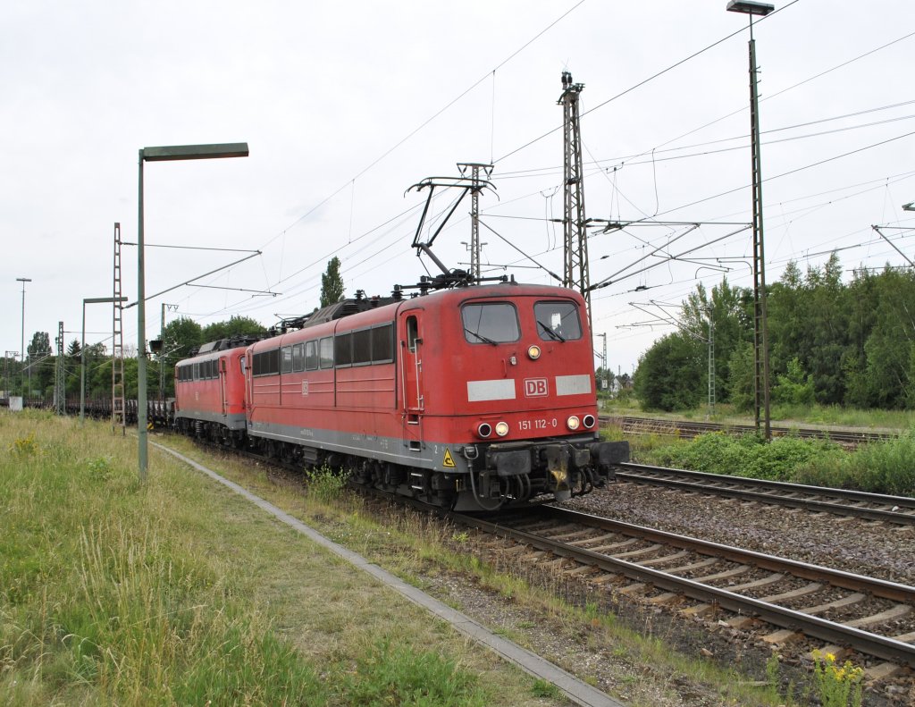 151 112 in Lehrte am 17.06.2011. Im schlepp hat sie noch eine 140.