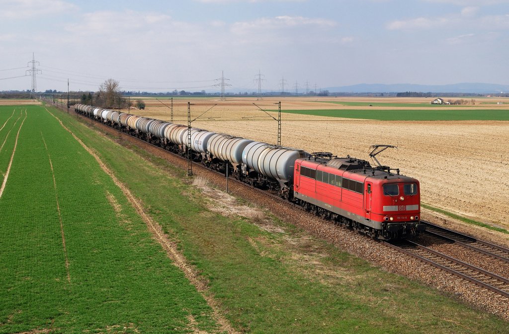 151 114 mit Kesselzug bei Stephansposching (06.04.2010)