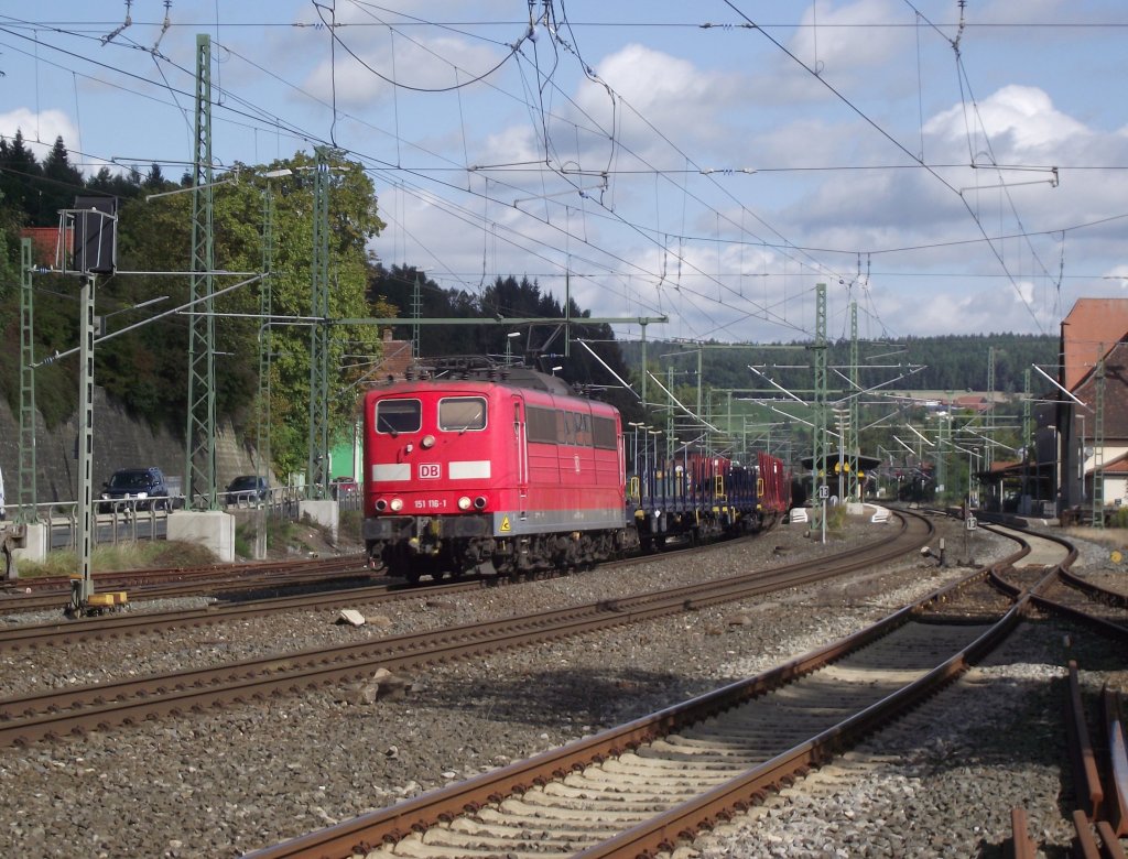 151 116-1 zieht am 6. September 2011 den FR 52591 durch Kronach.