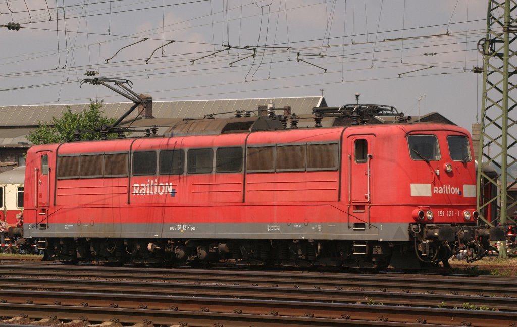 151 121 am 21.5.11 bei der Lokparade in Koblenz-Ltzel