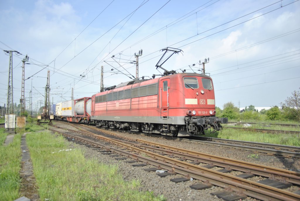 151 126-0,am 09.05.2010 in Lehrte (Westgruppe).