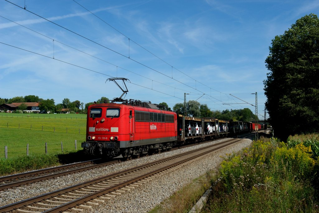 151 131 mit einem G�terzug am 14.08.2011 unterwegs am B� Vogl.