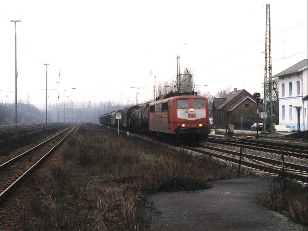 151 134-4 mit einem Gterzug auf Bahnhof Hasbergen am 5-2-2000. Bild und scan: Date Jan de Vries.