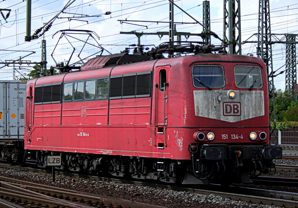 151 134 mit Containerzug am 08.08.12 in Fulda